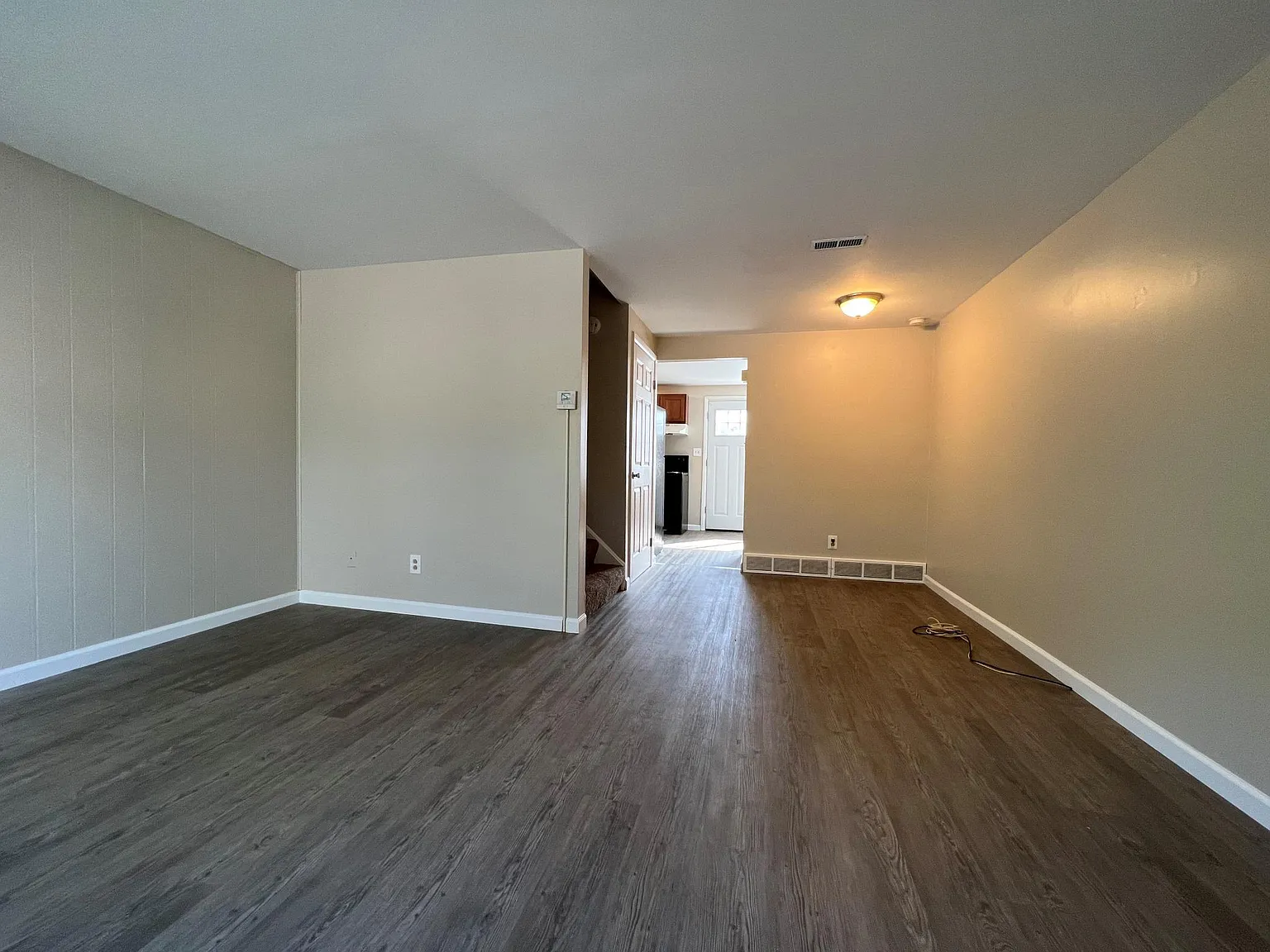 2 bed, 1.5 bath, 900 sqft, $1,595 — Photo 3