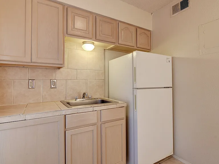 105 E 38th St #100-303 — Photo 32
