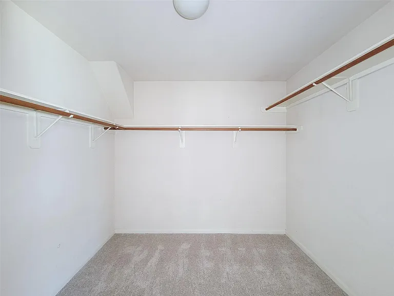2322 Oxford Point Ln — Photo 29