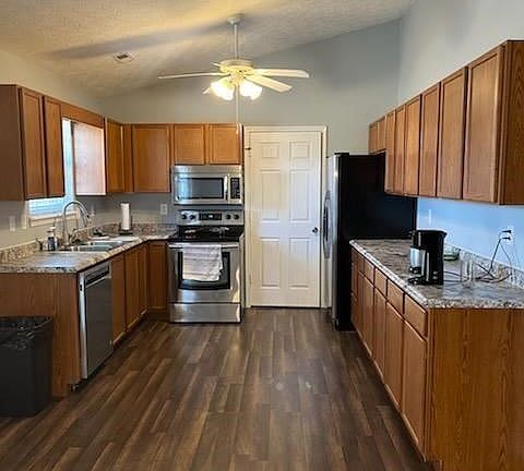 5th image of 523 Old Creek Ln