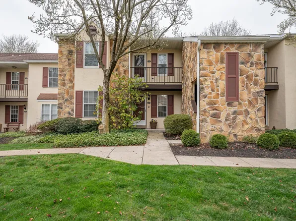 127 Valley Stream Cir, Wayne, PA 19087