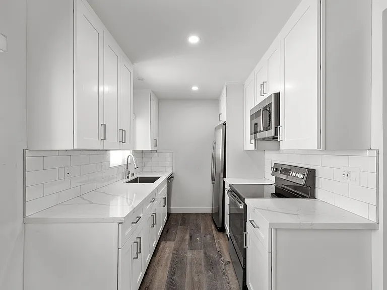 17405 Van Ness — Photo 30