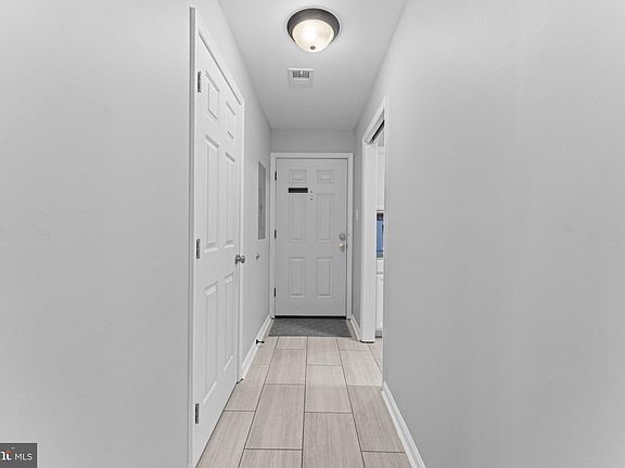 3rd image of 2806 Lee Oaks Pl APT 202