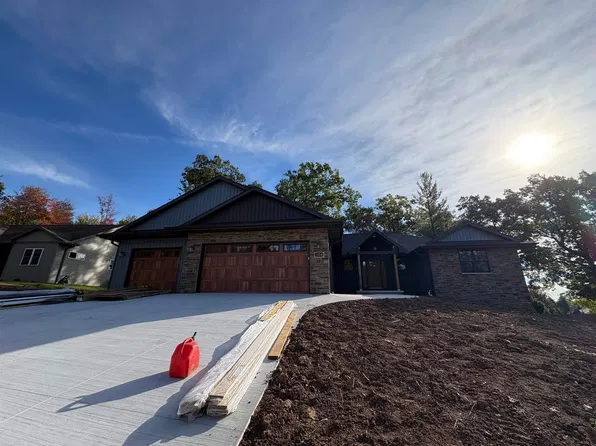 1104 Pinecrest Rd, Green Bay, WI 54313