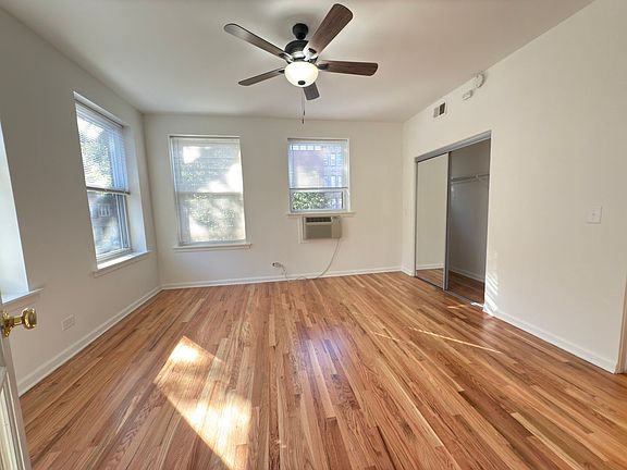 3rd image of 5528 N Kenmore Ave APT 101