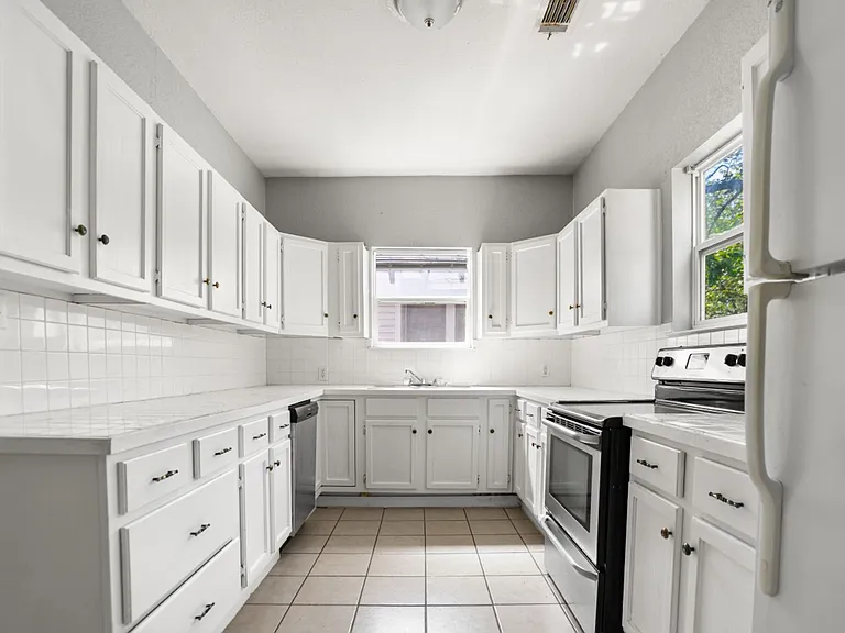 2107 Gorman Ave — Photo 9