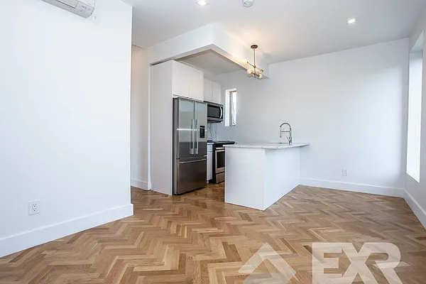 Rented by EXR | media 35