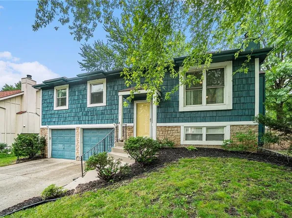 15025 S Bradley Dr, Olathe, KS 66062