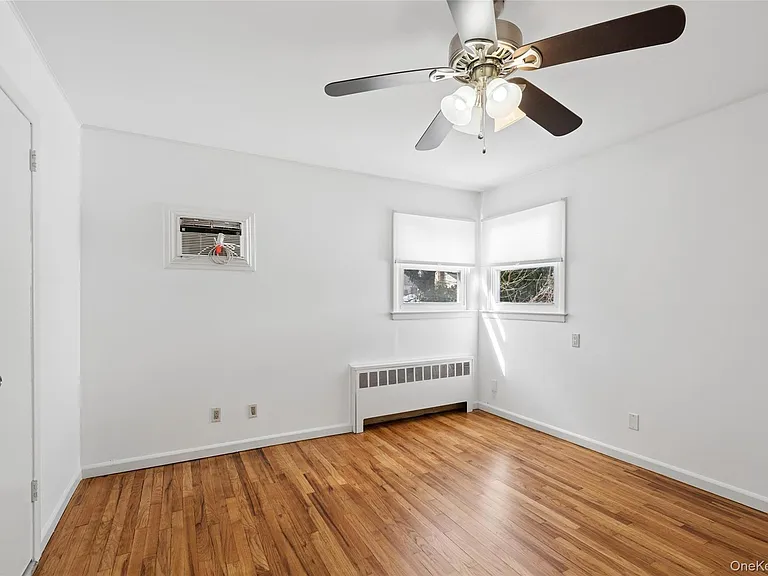 31 Evelyn Ln — Photo 17