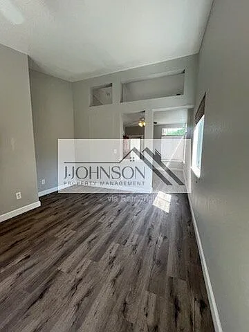 76 Mary Ct — Photo 5