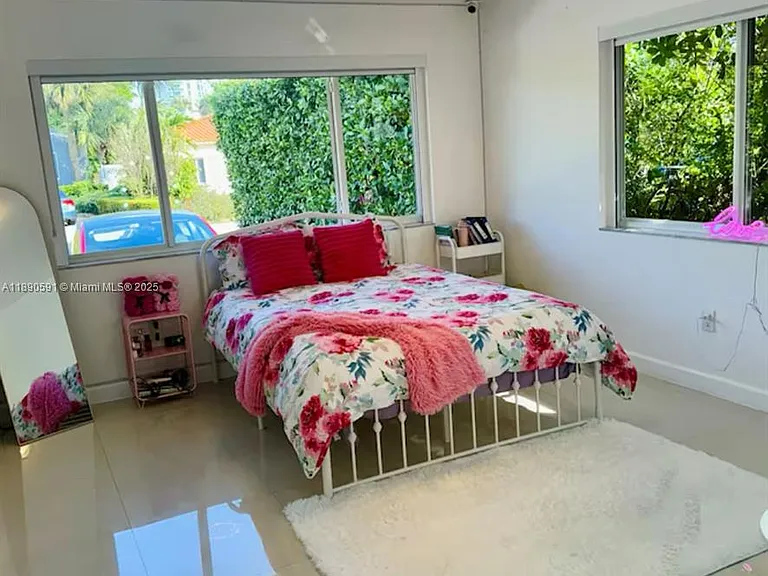9240 Byron Ave — Photo 21