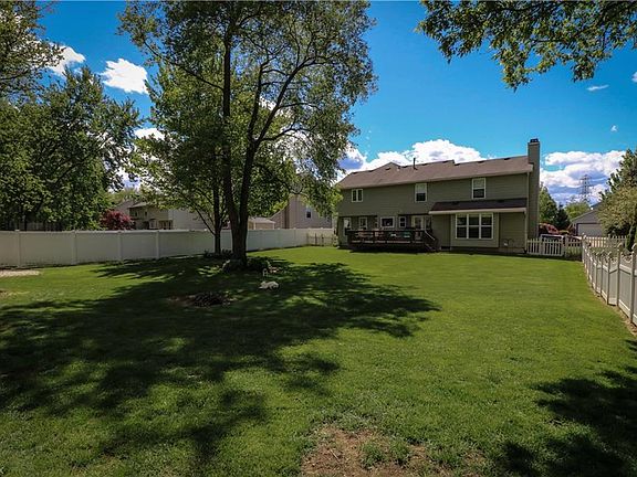 3rd image of 2262 Canterbury Cir