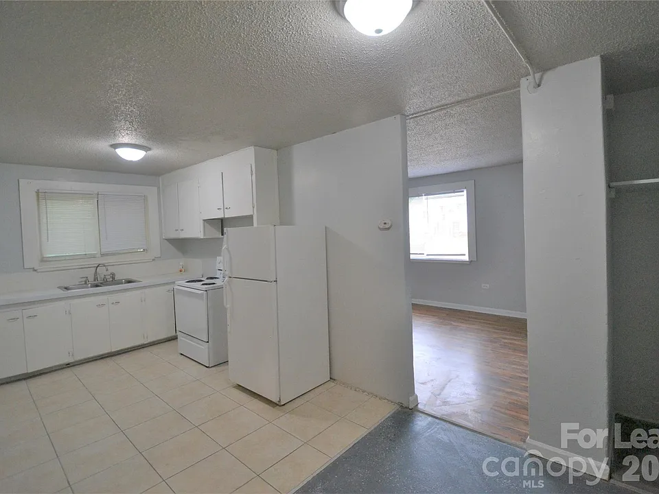 129 Brumley Ave NE #D