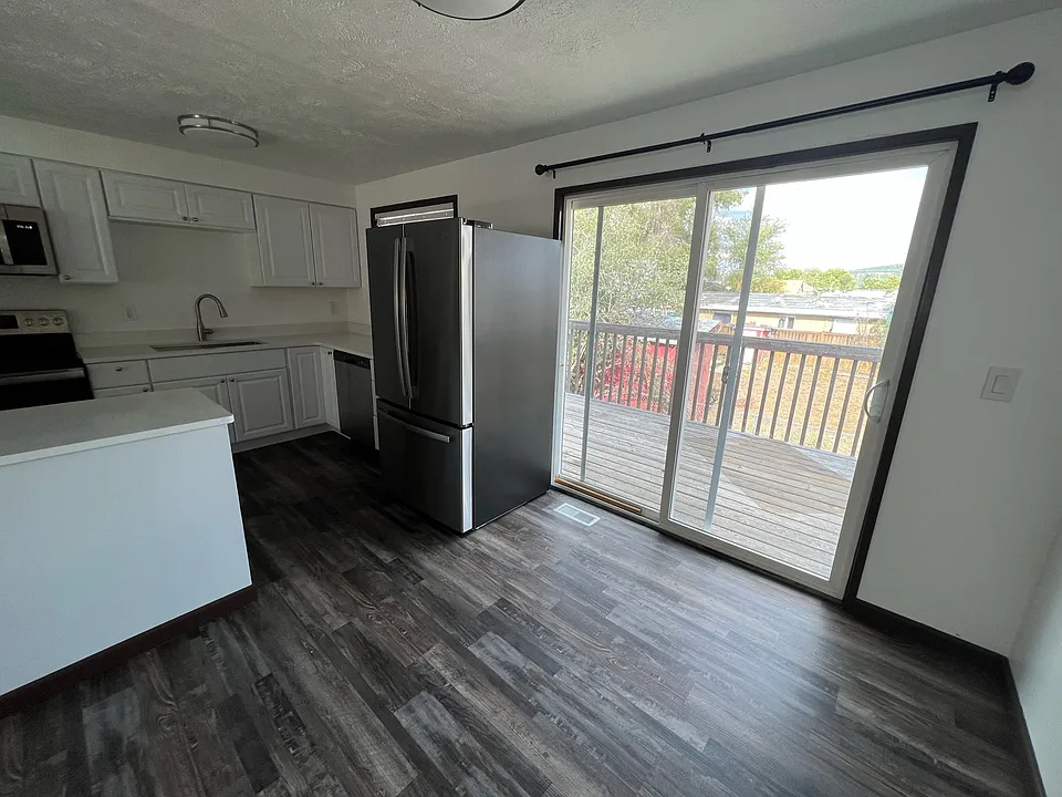 Dining room/sliding glass doors to deck