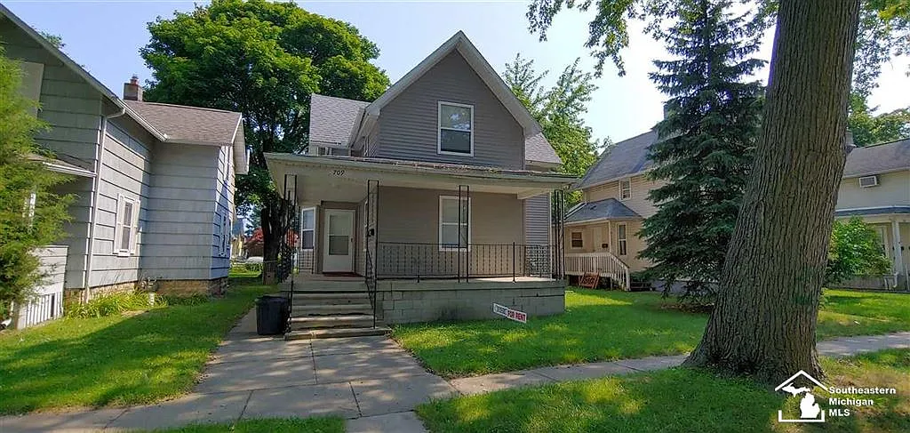 709 E 3rd St photo 1
