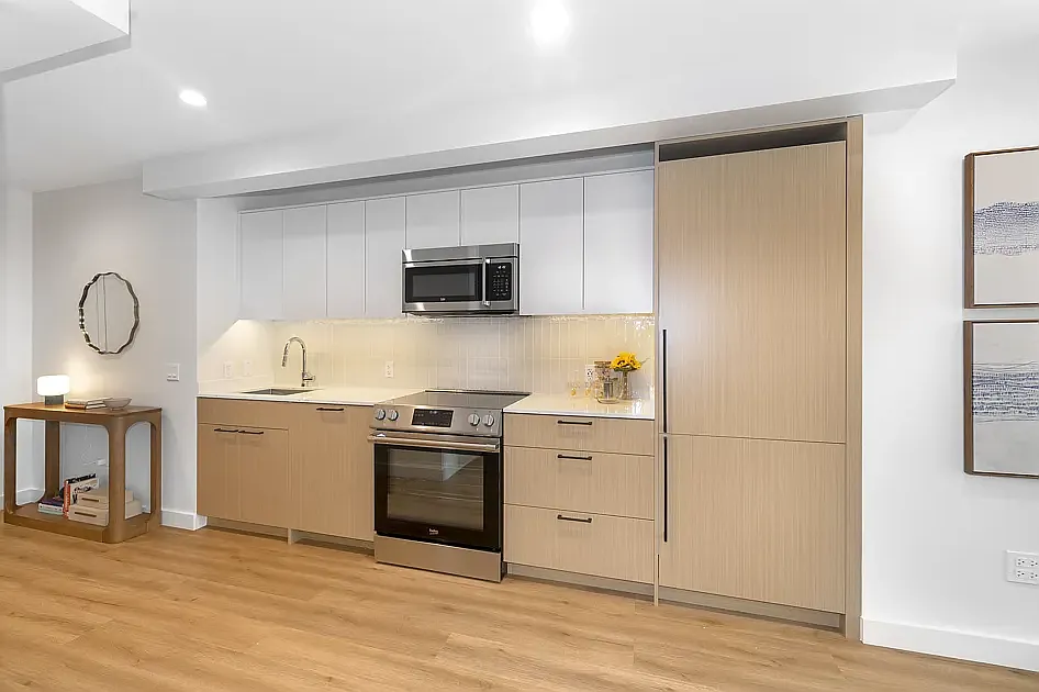 261 W 24th St #6B