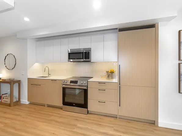 261 W 24th St #6B, New York, NY 10011