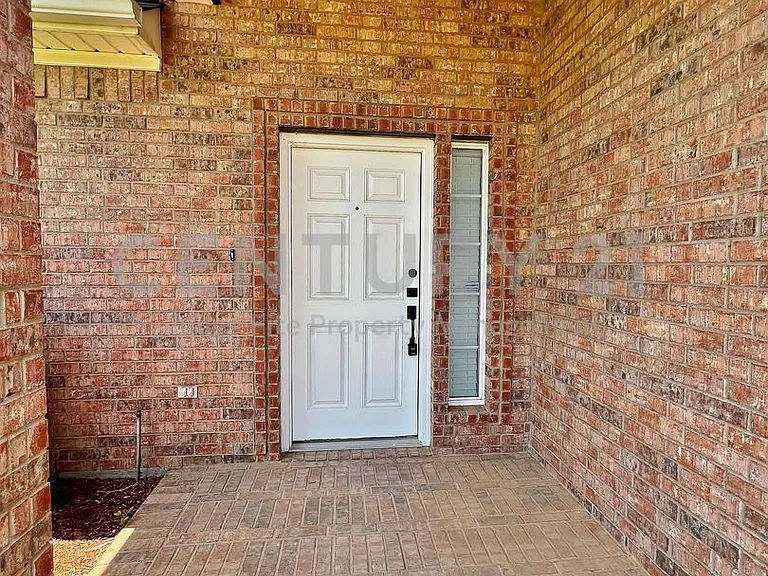8000 Ranchvale Ln — Photo 2