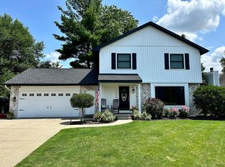 7494 Greentree Dr, Jenison, MI 49428