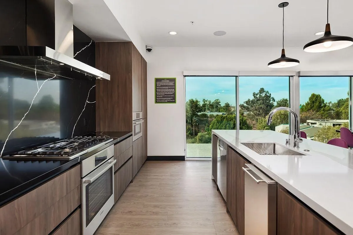 Vida Studio City — Photo 1