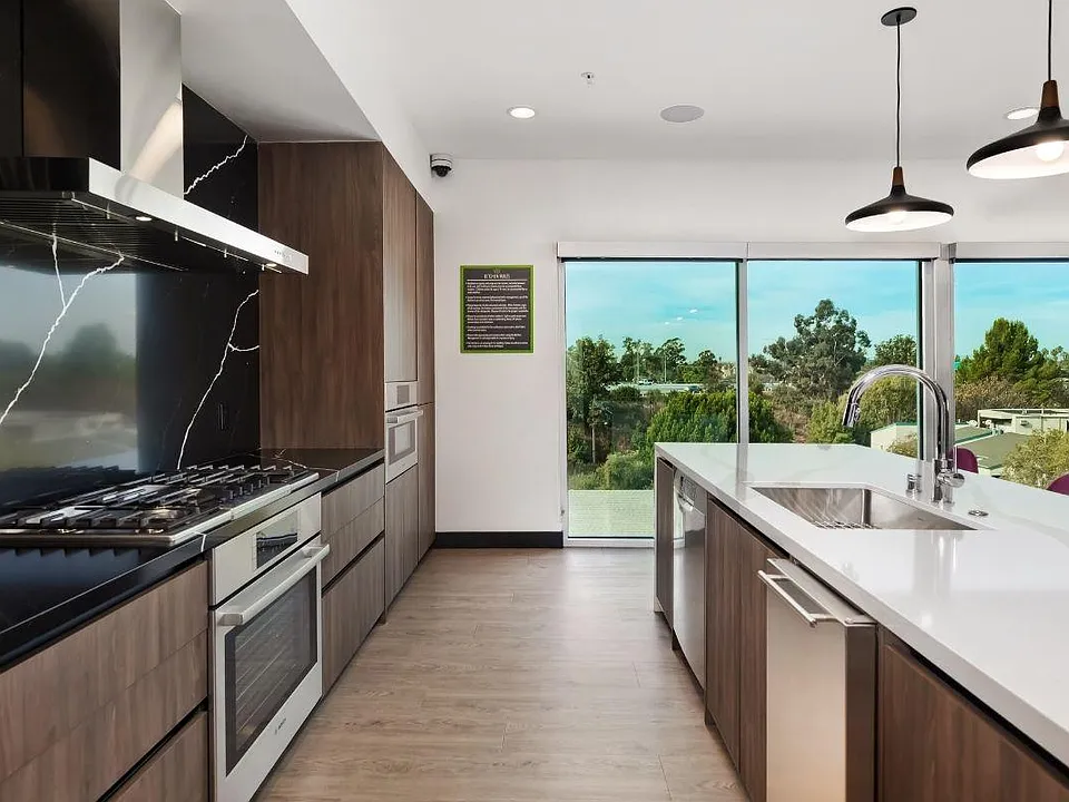 Vida Studio City