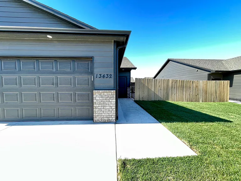 13432 W Haskell Ct — Photo 1