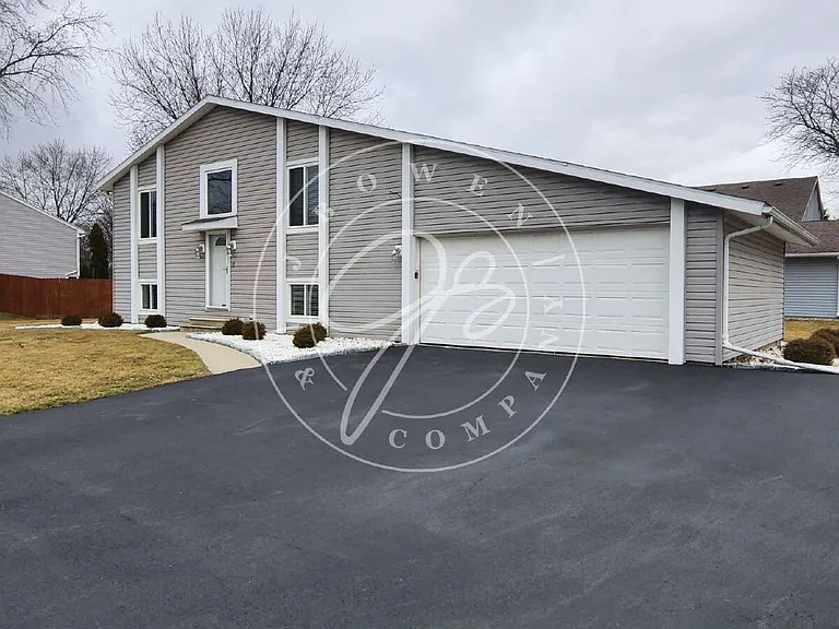 9450 Millcroft Rd — Photo 2
