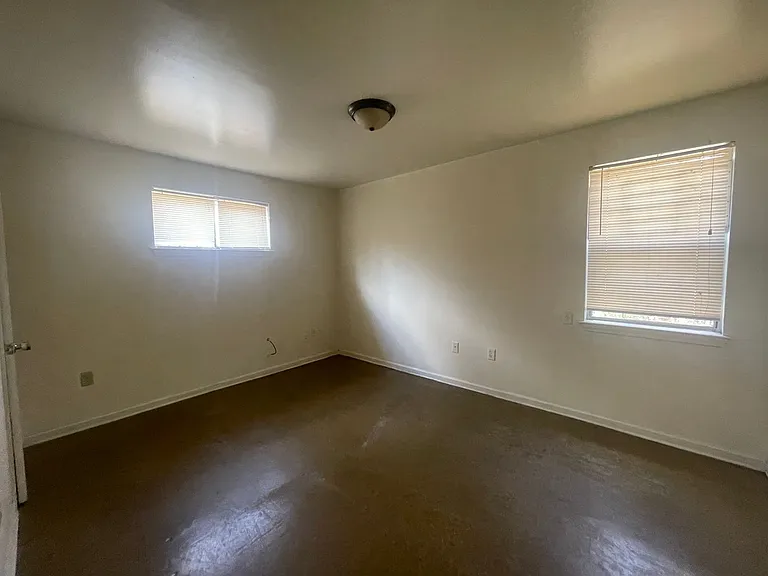 2412 Charjean — Photo 21
