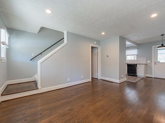 5th image of 119 Lucas Dr