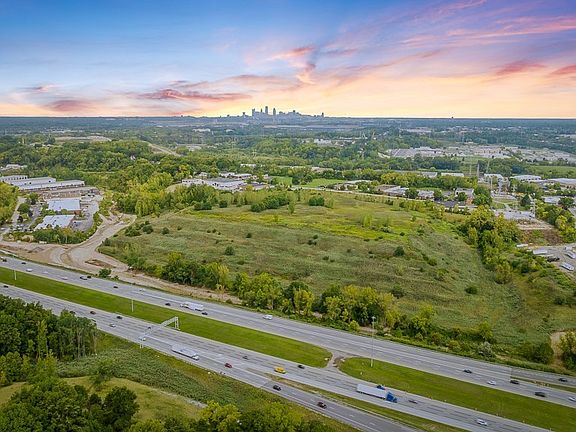 5th image of 1329 E Schaaf Rd