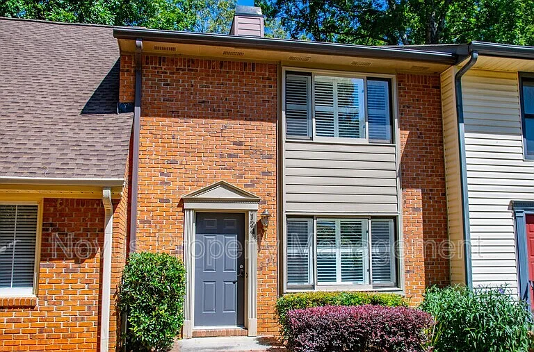 124 Mill Stream Ct — Photo 1
