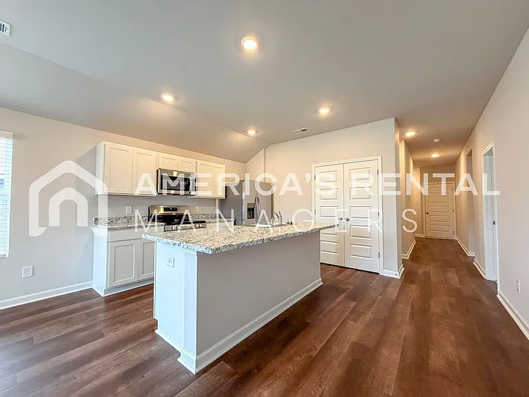 176 Dogwood St — Photo 4