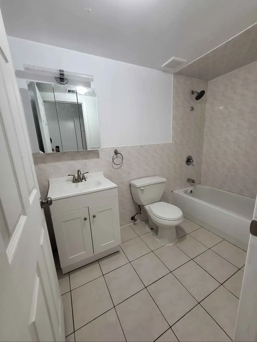 Building Photo - 12 Bergen Ave #2