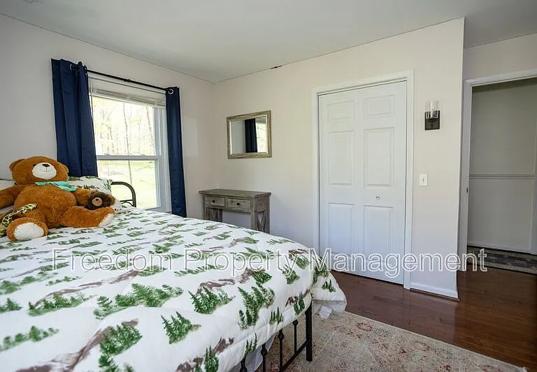 6197 Edwards Dr — Photo 25