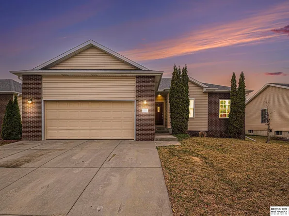 2411 SW Soukup Dr, Lincoln, NE 68522