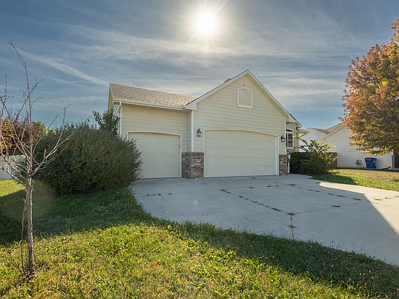 3rd image of 2101 Thompson Dr