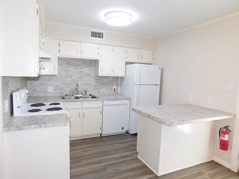602 E South St #11 — Photo 4