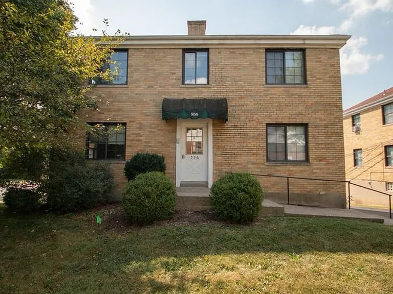 556 Wiltshire Blvd #D — Photo 2