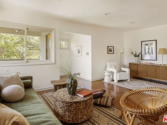 3rd image of 1022 Hyperion Ave