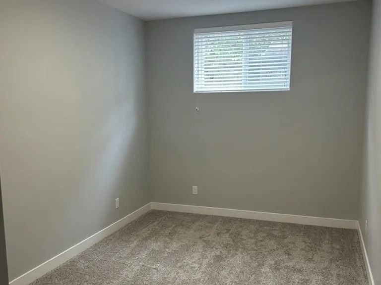 420 Hilliard St W — Photo 7