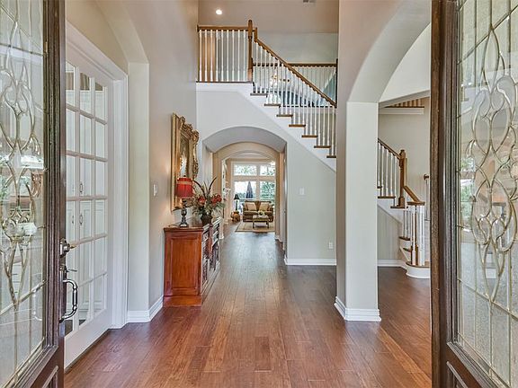 Inviting double door entry way with wood floors throughout.