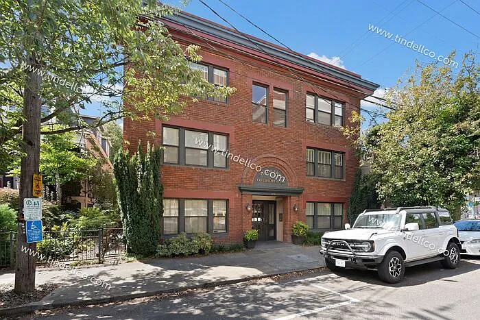 2076 NW Johnson St #201 — Photo 2