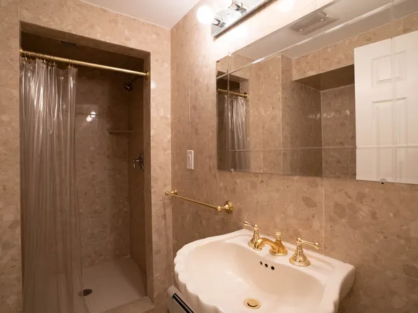 10 Puddingstone Ln #1, Newton Center, MA 02459