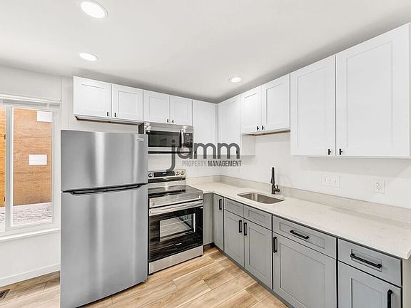 5th image of 18975 Hilliard Blvd #5