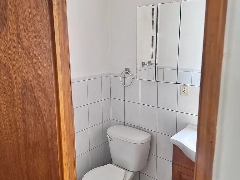 129 Guernsey St #1R — Photo 12