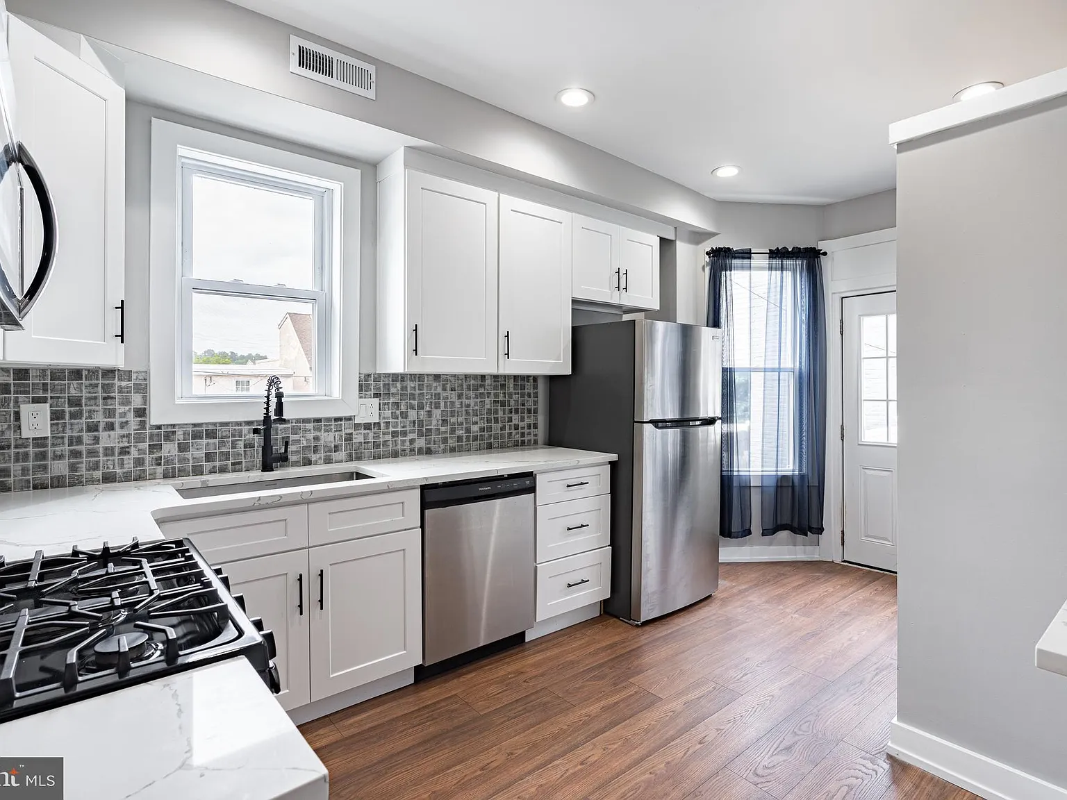 3 bed, 2.0 bath, 1980 sqft, $2,800 — Photo 1