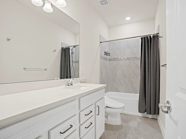 1866 SE Tarni Way — Photo 31