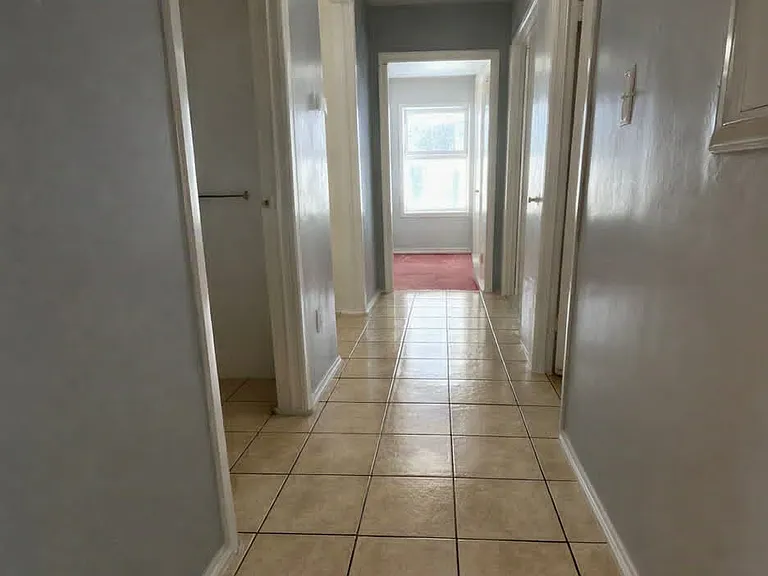 311 Calgary Ave #C — Photo 8