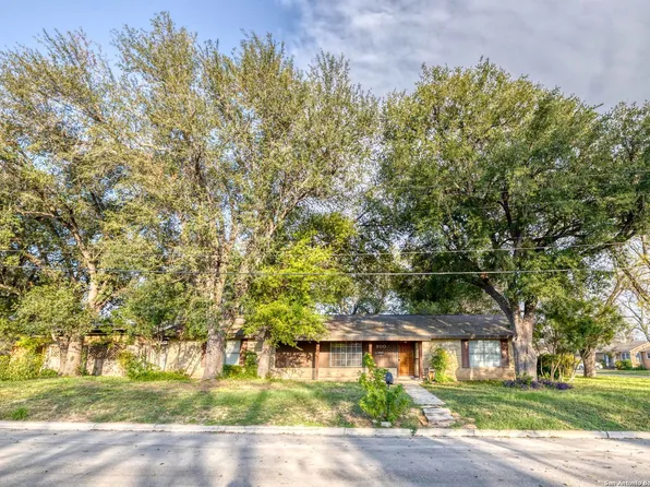 900 BLACK, Uvalde, TX 78801