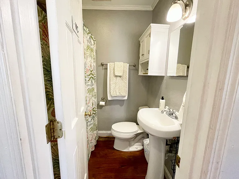 Full Bathroom